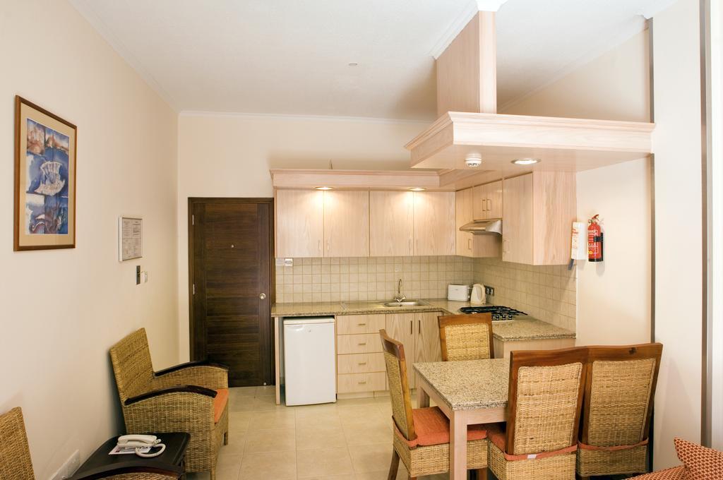 Senator Hotel Apartments - Adults Only Agia Napa Buitenkant foto